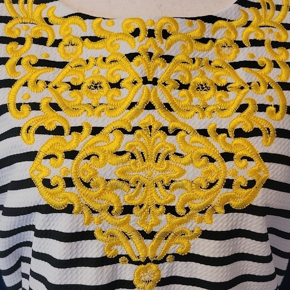 Black and White Sheath Midi Dress with Scoop Neck - Picture 3 of 4